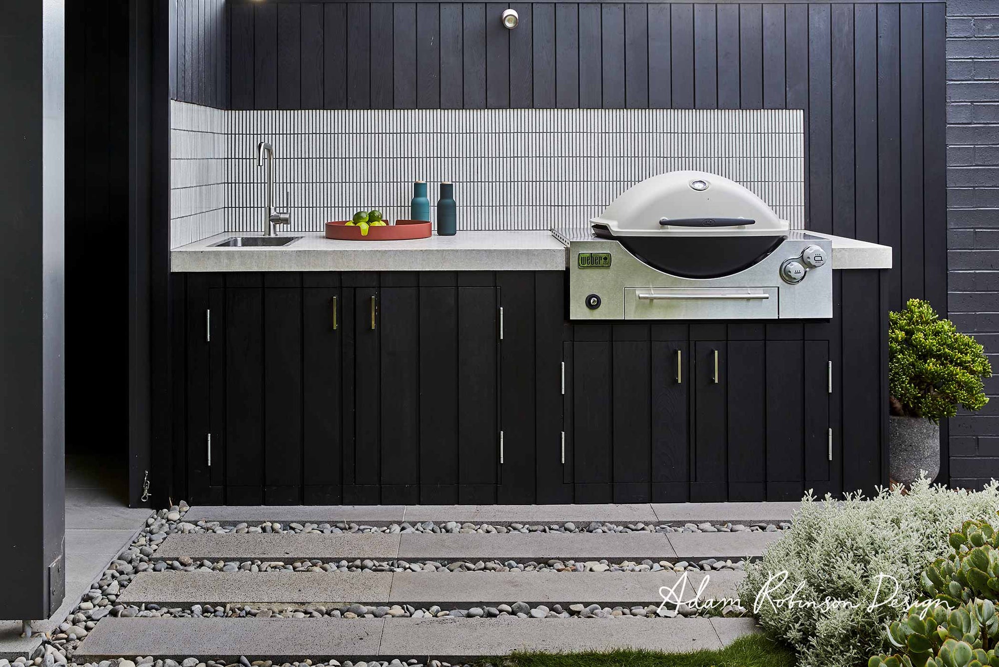 Designing an Outdoor Kitchen? Don't Forget the Splashback Tiles!